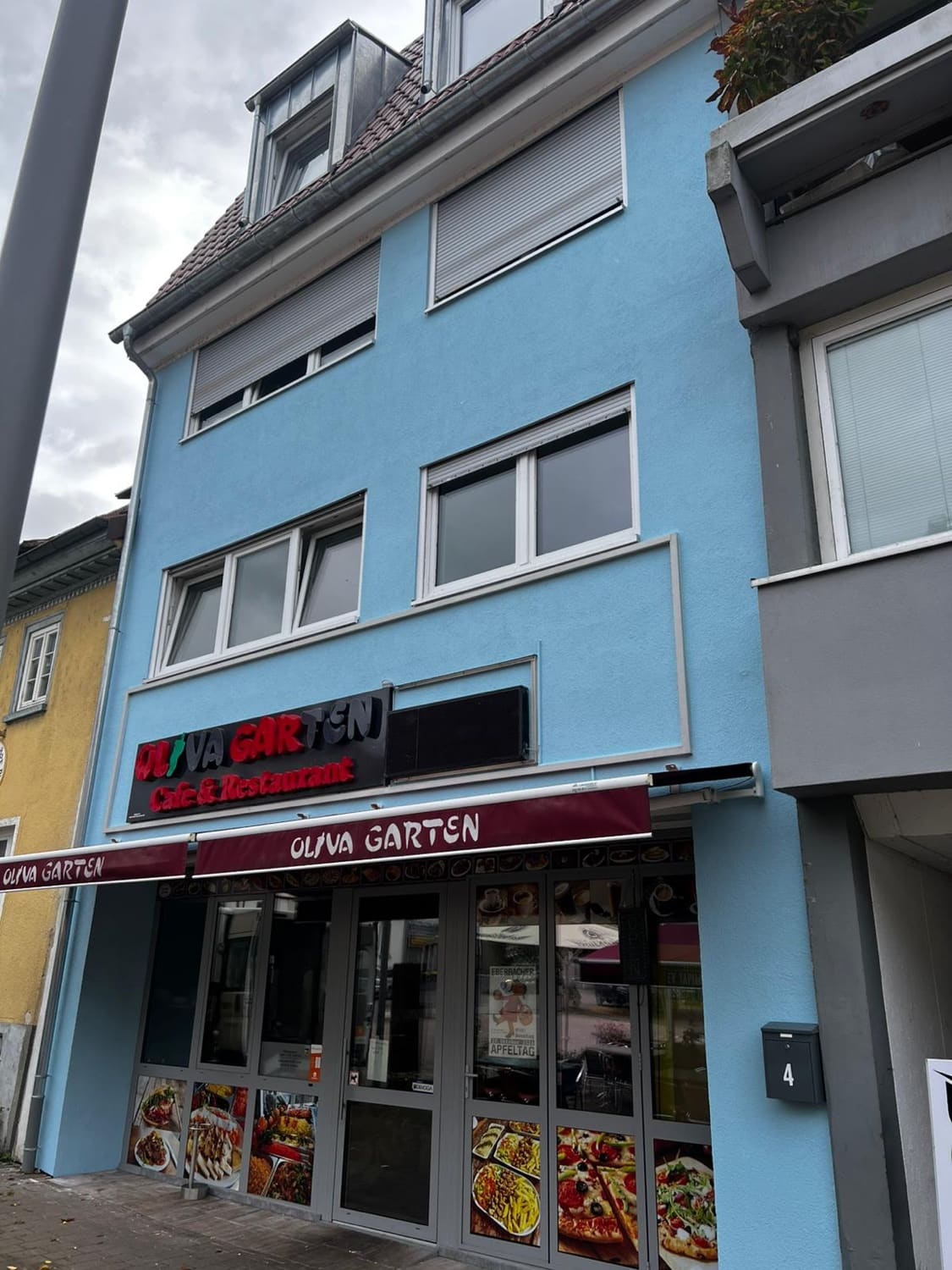 Himmelblau — Fassade · Geschäftshaus
